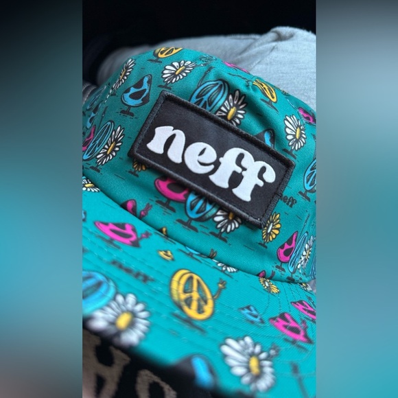Neff Peace Sign & Mushrooms Hat Adj Snapback - Both included - Picture 5 of 6